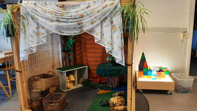 Bild på en koja i ett rum på förskolan